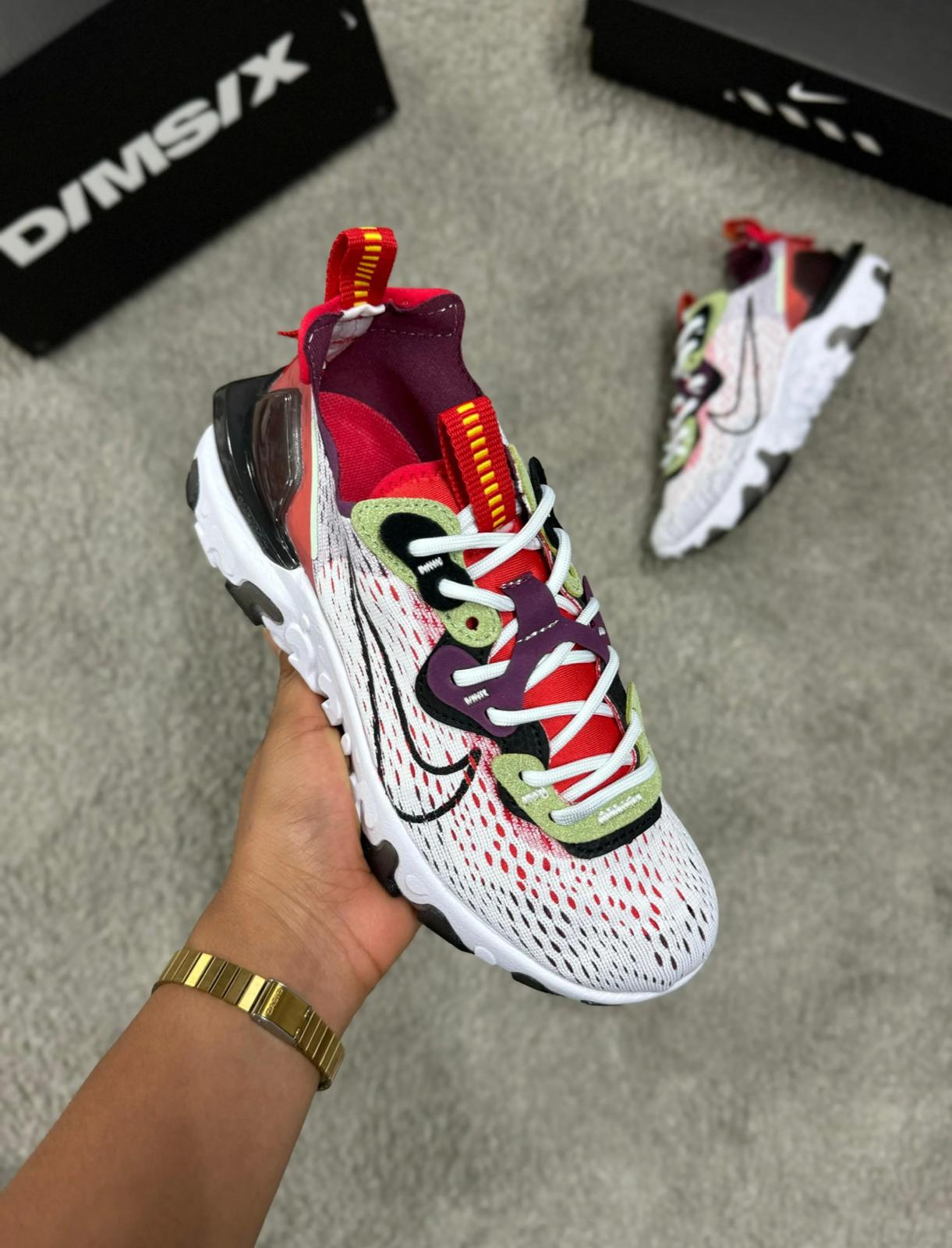 NIKE REACT