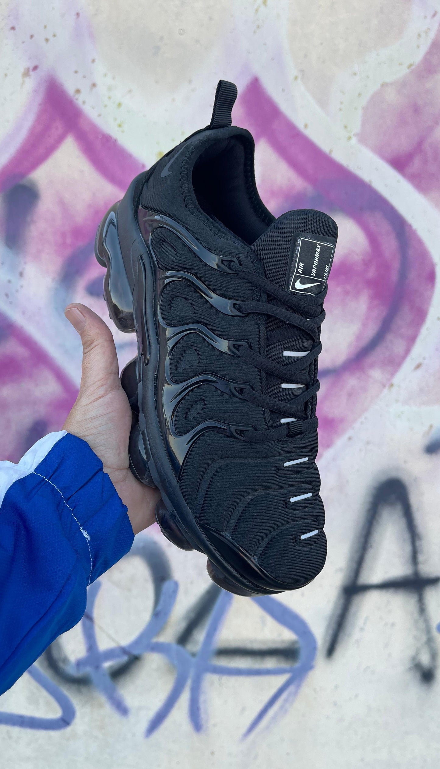 NIKE VAPORMAX PLUS NEGRAS