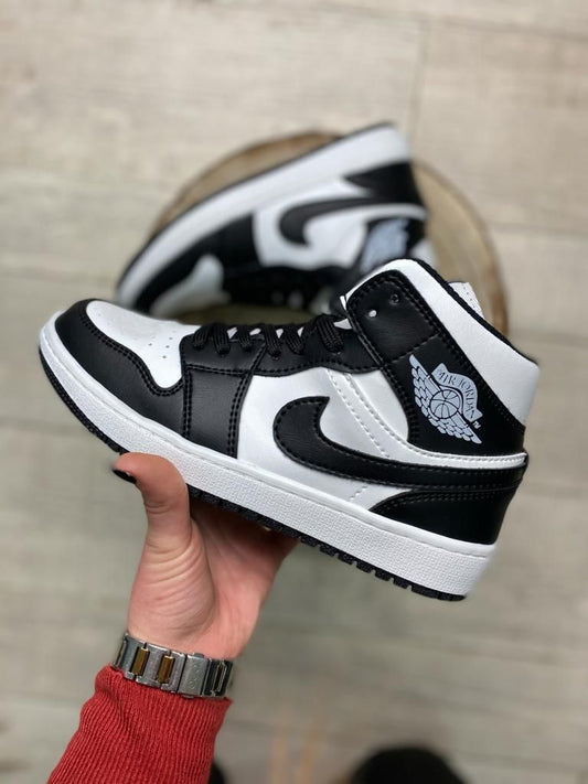 JORDAN 1 MID BLACK AND WHITE