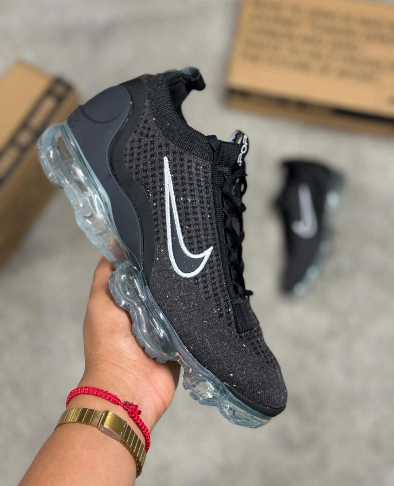 NIKE VAPORMAX