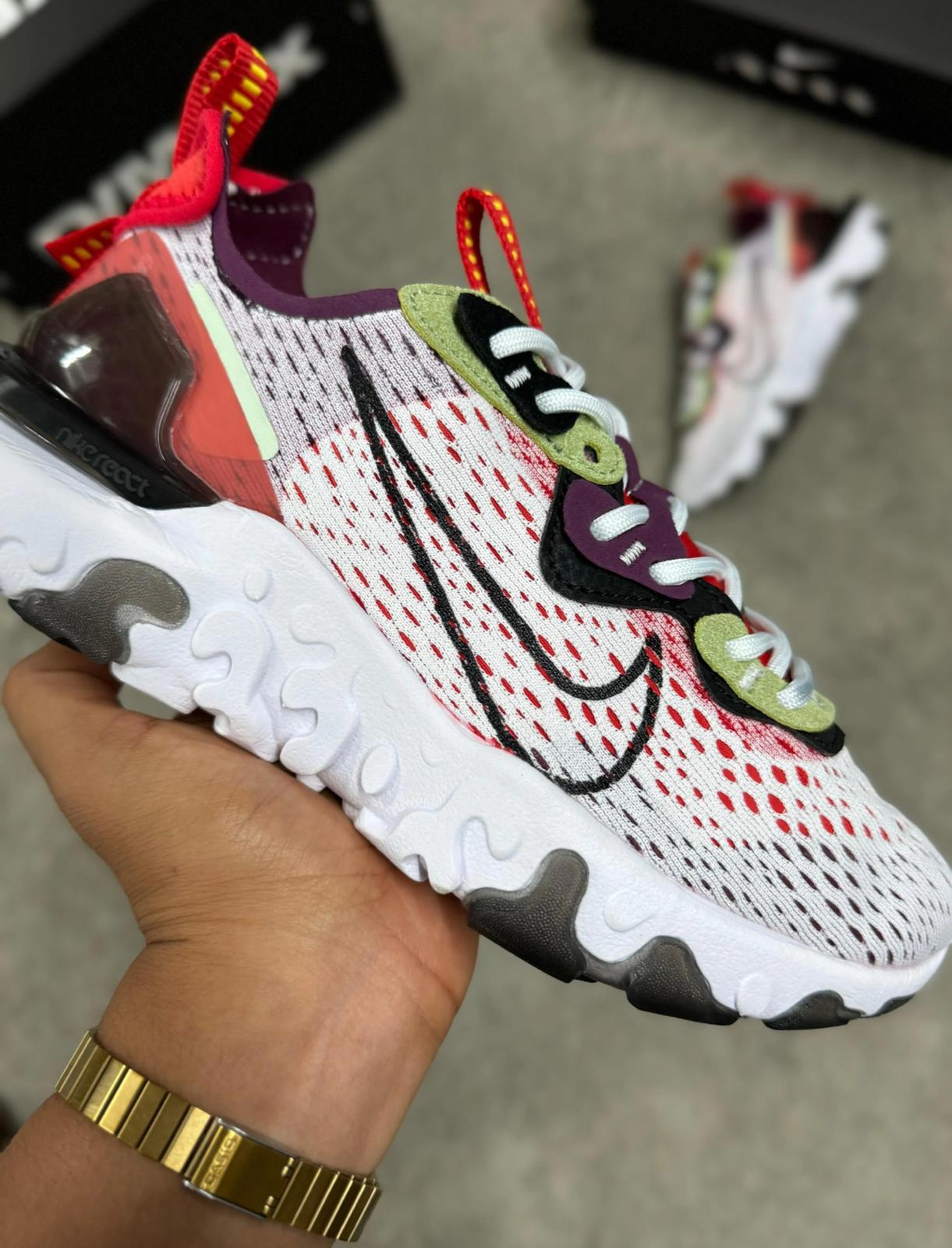 NIKE REACT