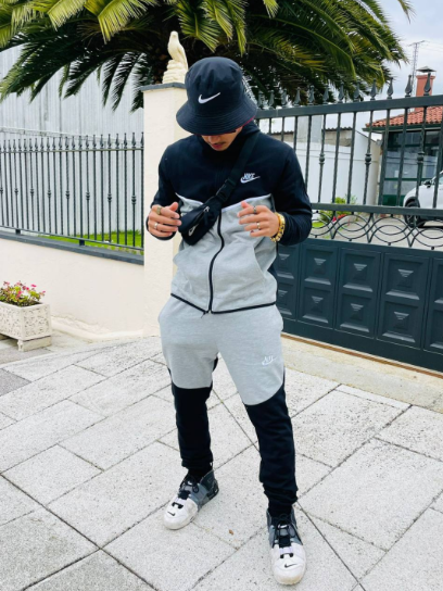 NIKE TECH FLEECE