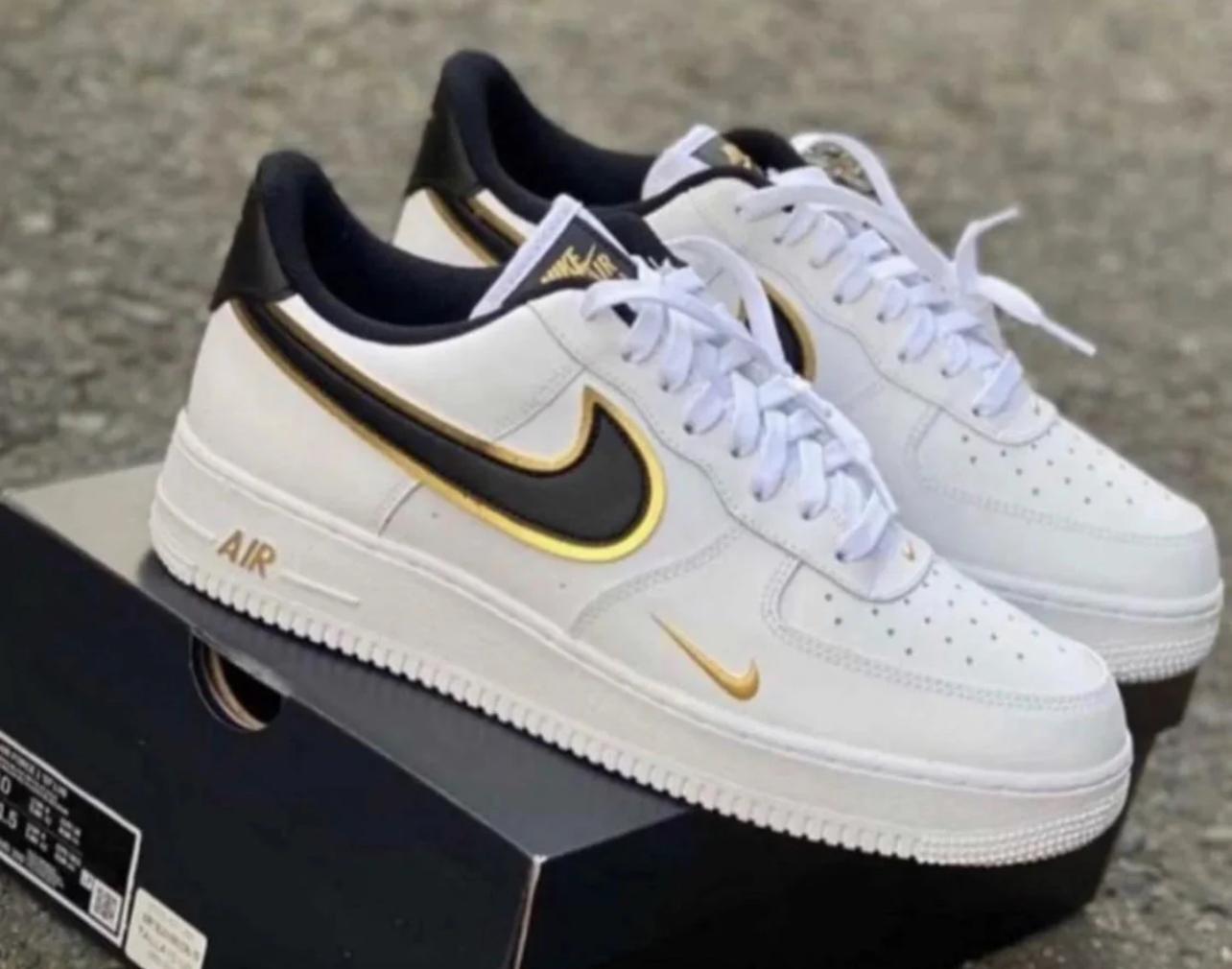 NIKE AIR FORCE 1 NEGRO ORO